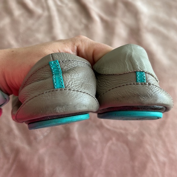 Taupe Tieks Size 7 - Picture 5 of 5